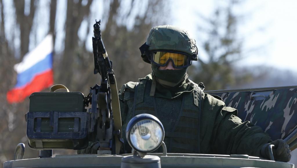 Soldats supposés russes près de Simferopol, en Crimée, le 3 mars 2014. REUTERS/David Mdzinarishvili