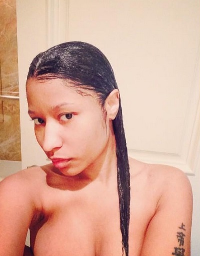 Photos - Topless Nicki Minaj: la star nue dans sa salle de bain 