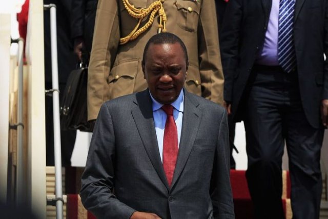 Le président kényan baisse son salaire de 20%