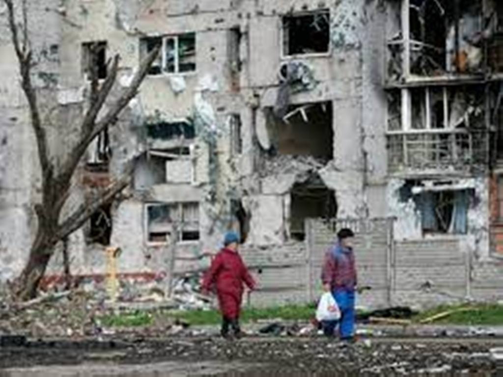 Guerre en Ukraine: l'invasion ne fait que commencer, alerte Volodymyr Zelensky