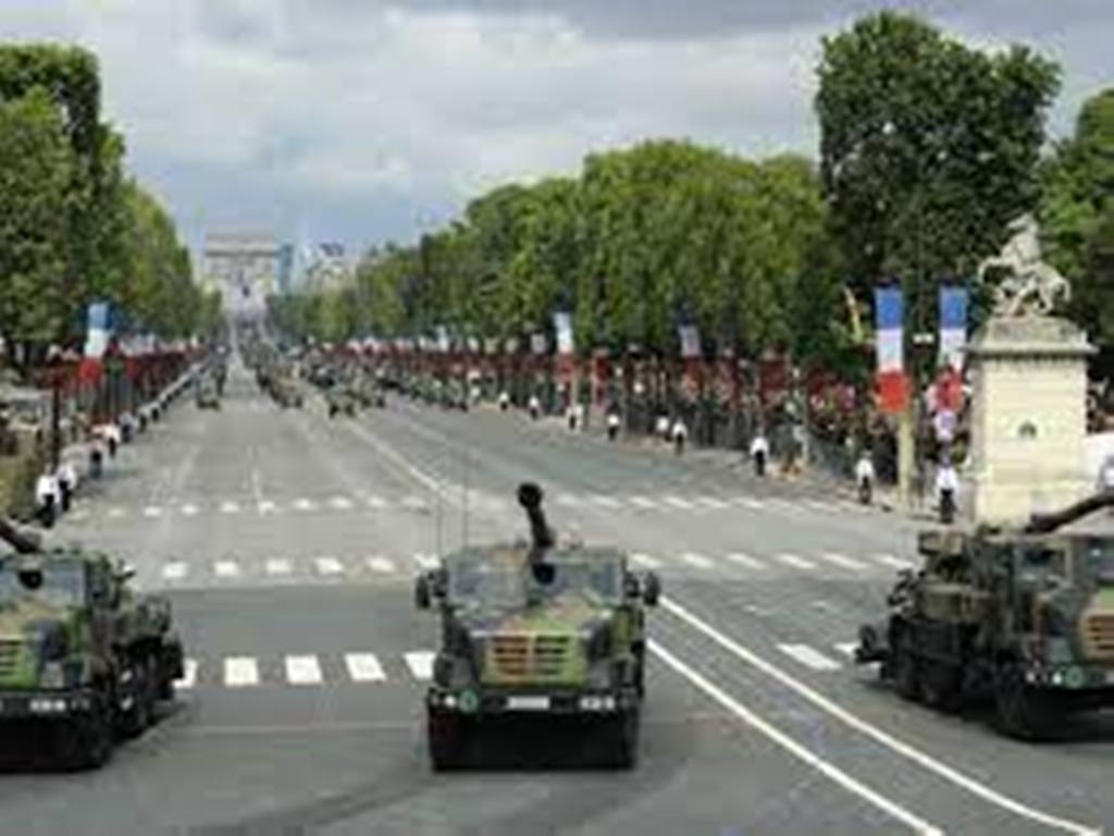 La France va livrer des canons Caesar et des missiles antichars Milan à l'Ukraine