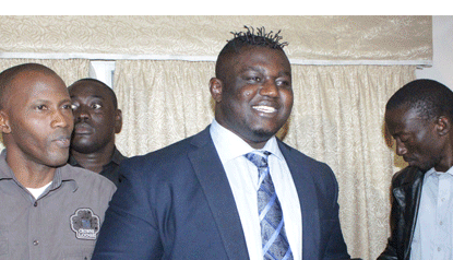 Balla Gaye II - Bombardier : Images du nouveau look du roi des arènes