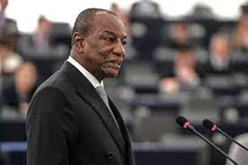 Guinée: poursuites judiciaires engagées contre Alpha Condé et 26 responsables pour crimes de sang