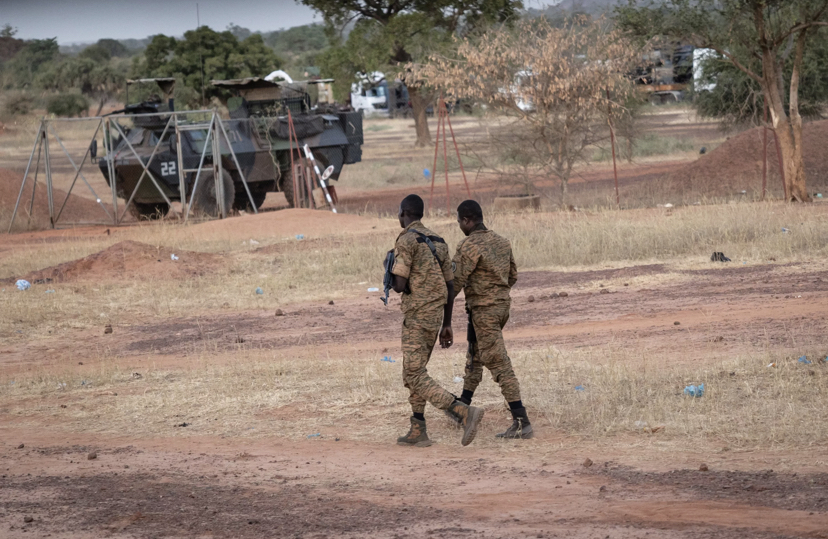 Burkina Faso: sept soldats et quatre supplétifs de l'armée tués dans des embuscades (armée)