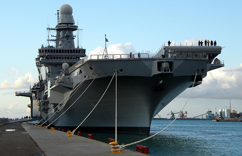 Trois bâtiments de la marine française à Dakar