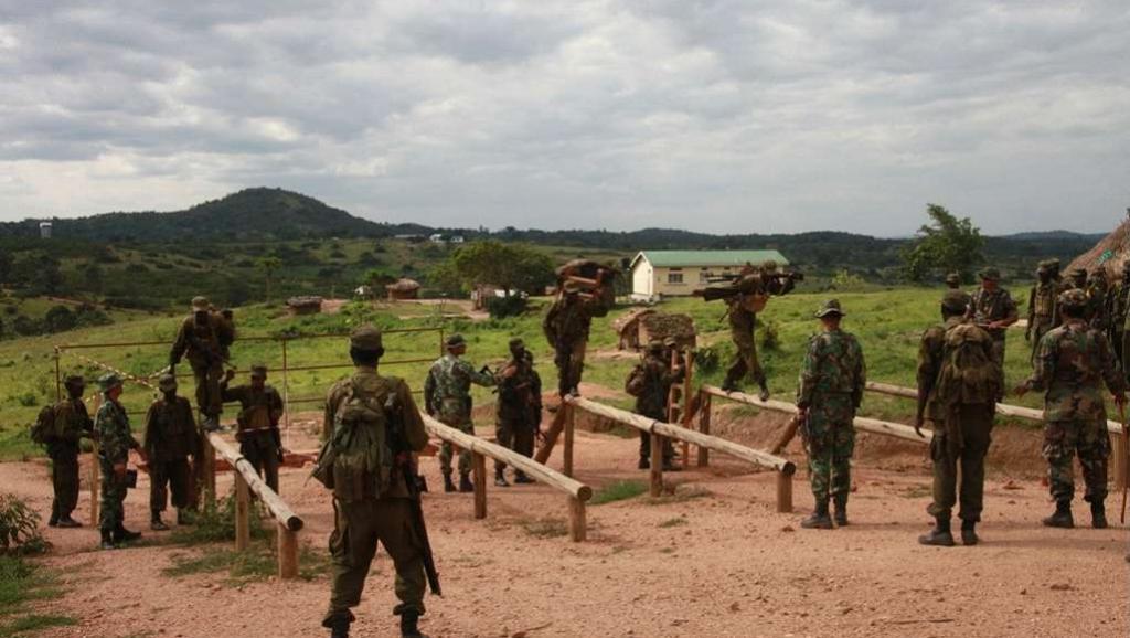 L’Union européenne forme des officiers et sous-officiers somaliens au camp de Bihanga, au sud-ouest de Kampala en Ouganda.