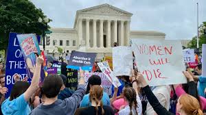 "C’est trop tard" : à Washington, une manifestation amère pour protéger le droit à avorter