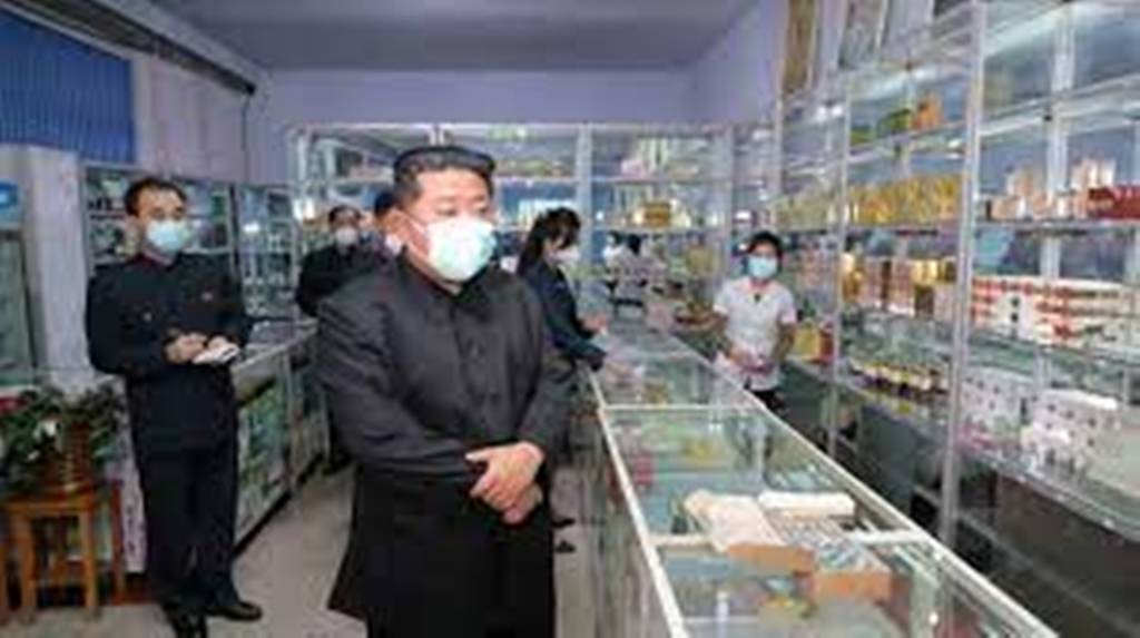 Covid-19 : Kim Jong-un fustige les autorités sanitaires de Corée du Nord et mobilise l'armée