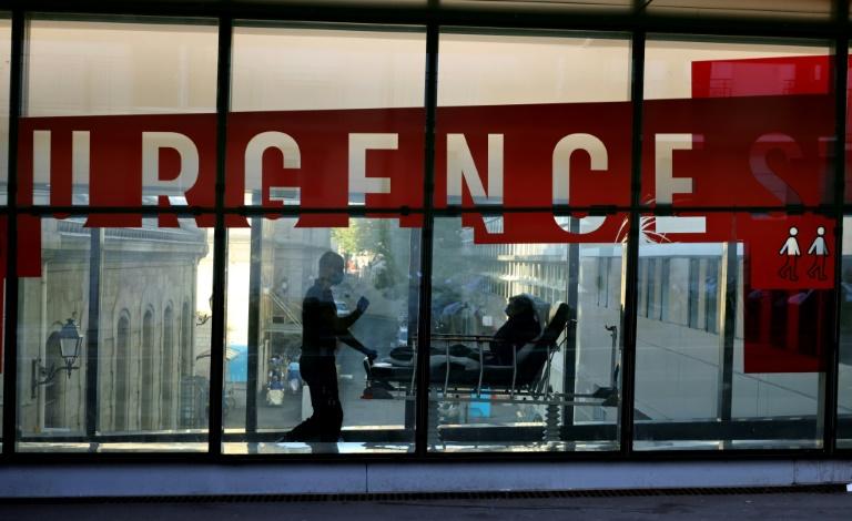 Hôpital en France: au moins 120 services d'urgence en détresse