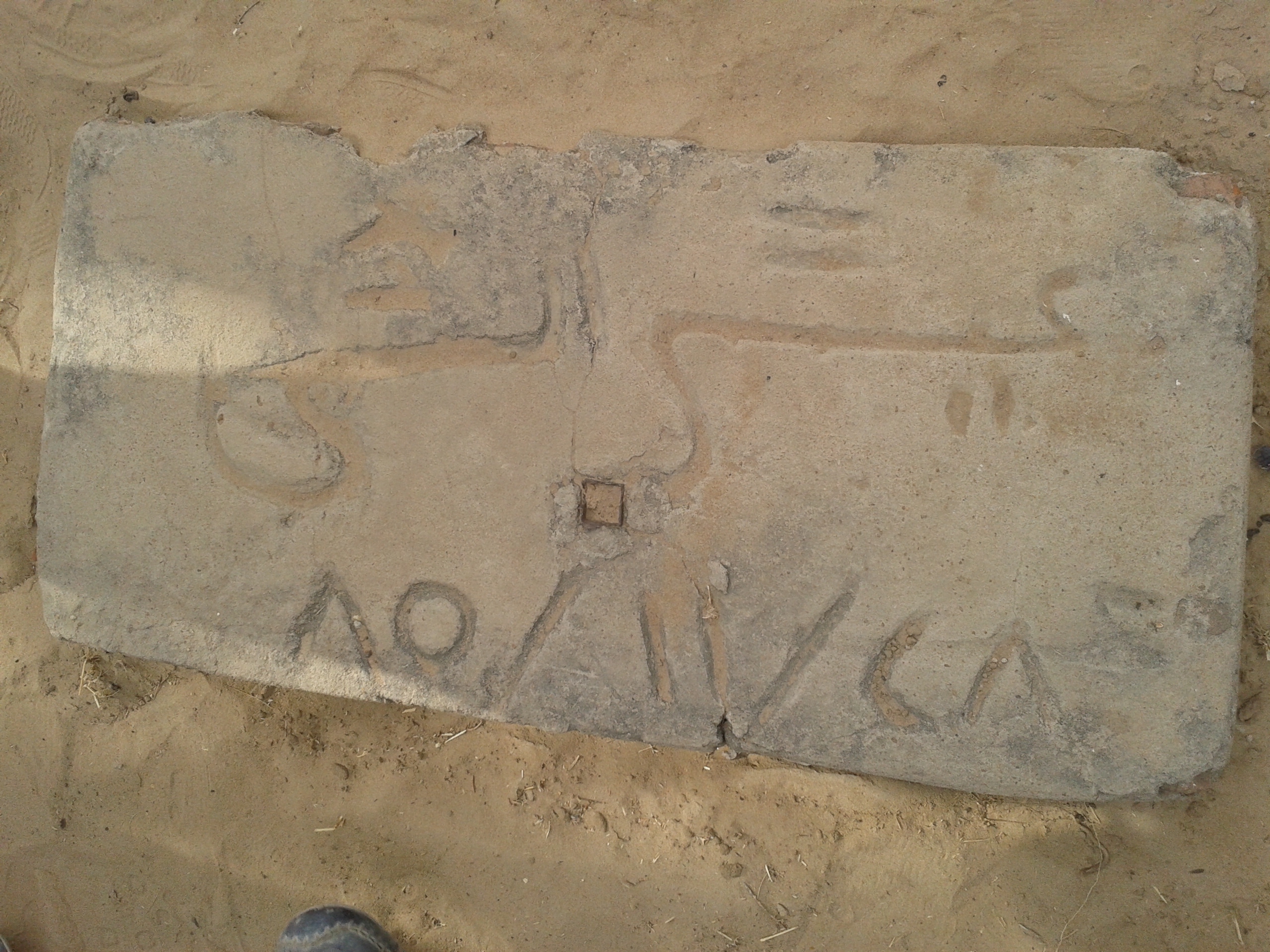 les stigmates d'un cimetière en pleine rue