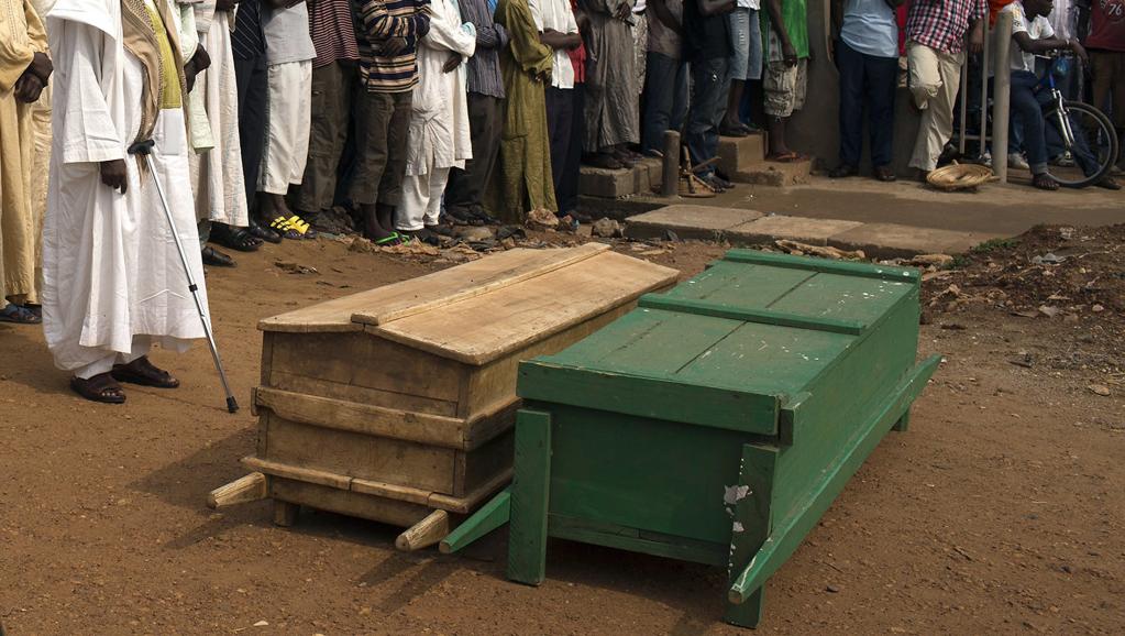 Funérailles de deux hommes tués dans le quartier PK5 à Bangui, le 23/03/14. REUTERS/Siegfried Modola