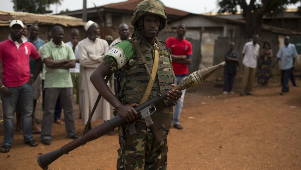 Un soldat de la Misca dans le quartier Pk5, à Bangui, le 23 mars 2014. REUTERS/Siegfried Modola