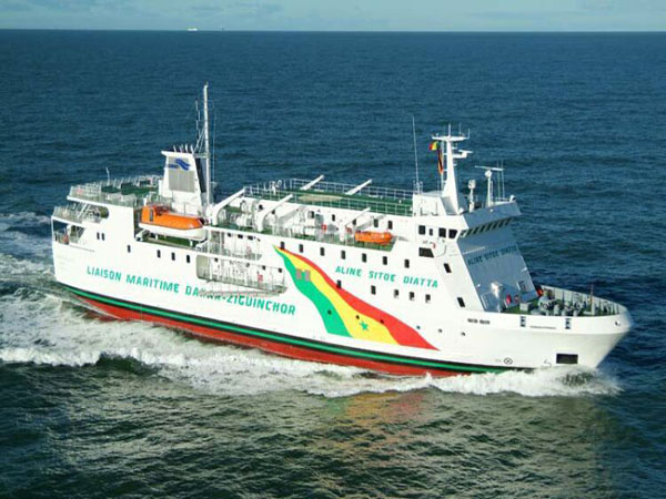 Liaison Dakar-Ziguinchor : En attendant Aguène et Djambodj, un bateau de l’Armée assure le fret