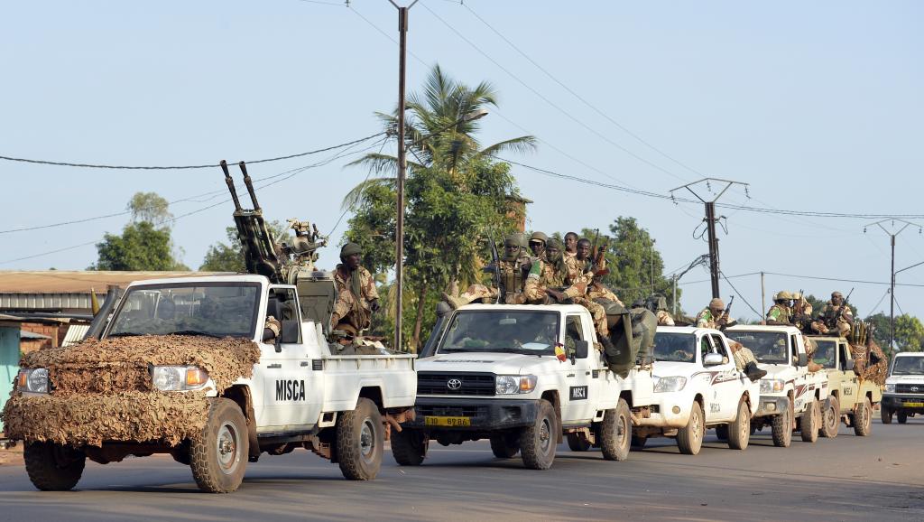 Escorté par des soldats de la Misca, un convoi d'une trentaine de véhicules transportant les 200 soldats tchadiens basés à Bangui a quitté la ville ce vendredi 4 avril 2014.