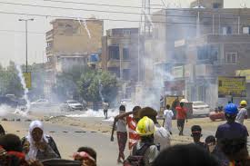 Soudan: deux morts dans de nouvelles manifestations contre le pouvoir militaire