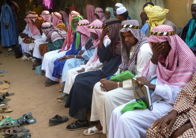 Selon l’agence officielle SPA, cette mesure, à la demande du ministère saoudien de la santé, est « préventive » face à un virus mortel et hautement contagieux « même si l’Organisation mondiale de la santé (OMS) n’a pas interdit le voyage et le commerce avec les deux pays » touchés par l’épidémie.