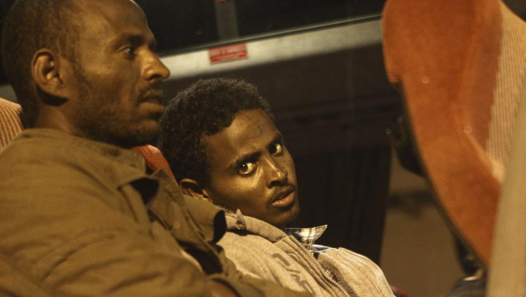 Un migrant au port d'Augusta, en Sicile, ce 9 avril 2014. Selon la marine italienne, près de 4 000 personnes, des migrants, ont été secourues en 48 heures. REUTERS/Antonio Parrinello