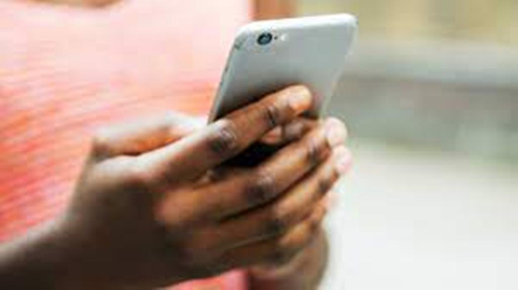 RDC: l'instauration de nouvelles taxes sur la téléphonie fait débat