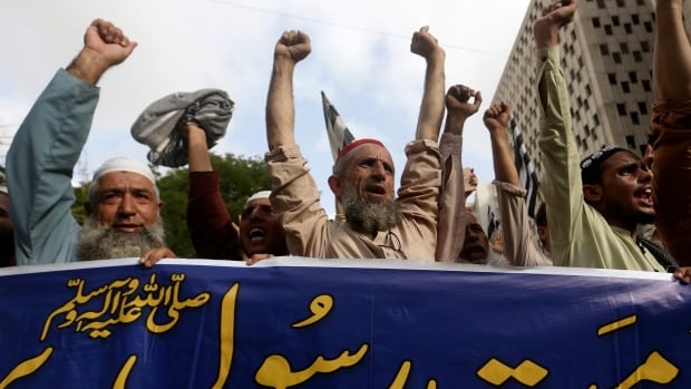 Inde: deux morts et plus de cent arrestations lors de manifestations de musulmans qui protestaient contre des propos jugés offensants sur le prophète