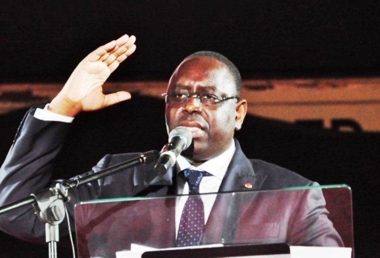 Macky Sall affronte les syndicats et "pointe" les travailleurs de l'administration 