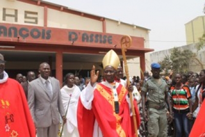 Le Cardinal Théodore Adrien Sarr préside la Messe Chrismale en la Cathédrale de Dakar, à 18h30