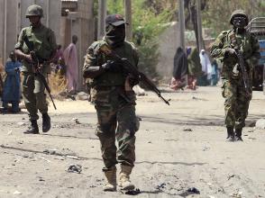 Nigeria: les familles des jeunes filles enlevées mènent les recherches