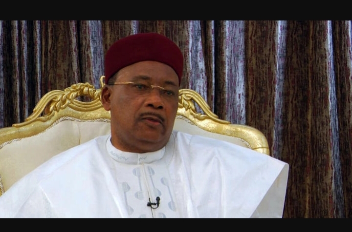 Le médiateur de la Cédéao pour le Burkina Faso, Mahamadou Issoufou, à Ouagadougou