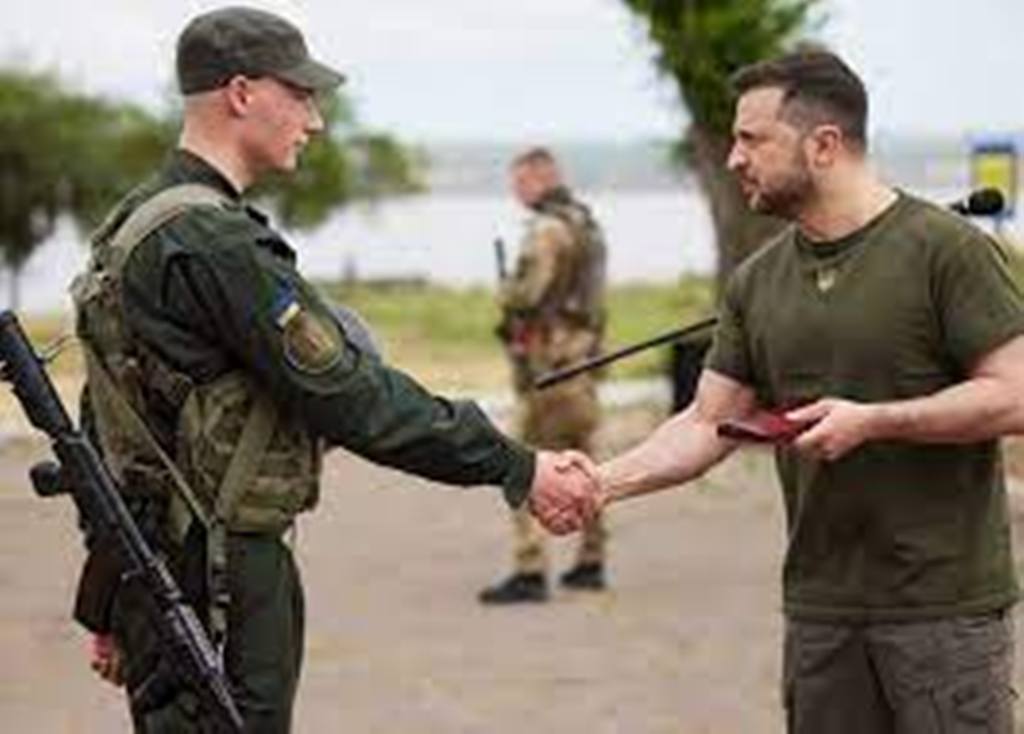 Ukraine : Zelensky ne doute pas de la victoire, l'Otan prédit un conflit pour "des années"
