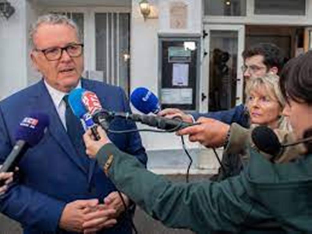 Législatives 2022: surprises et infortunes de l'élection française