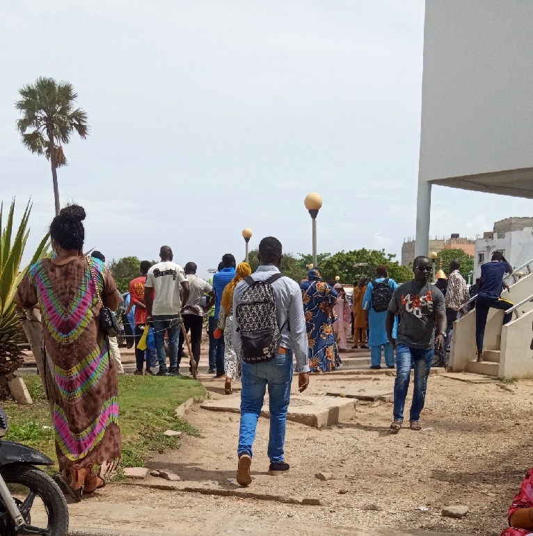 ​Tribunal de Dakar: des militants venus en masse pour soutenir Déthié Fall et Mame Diarra Fam