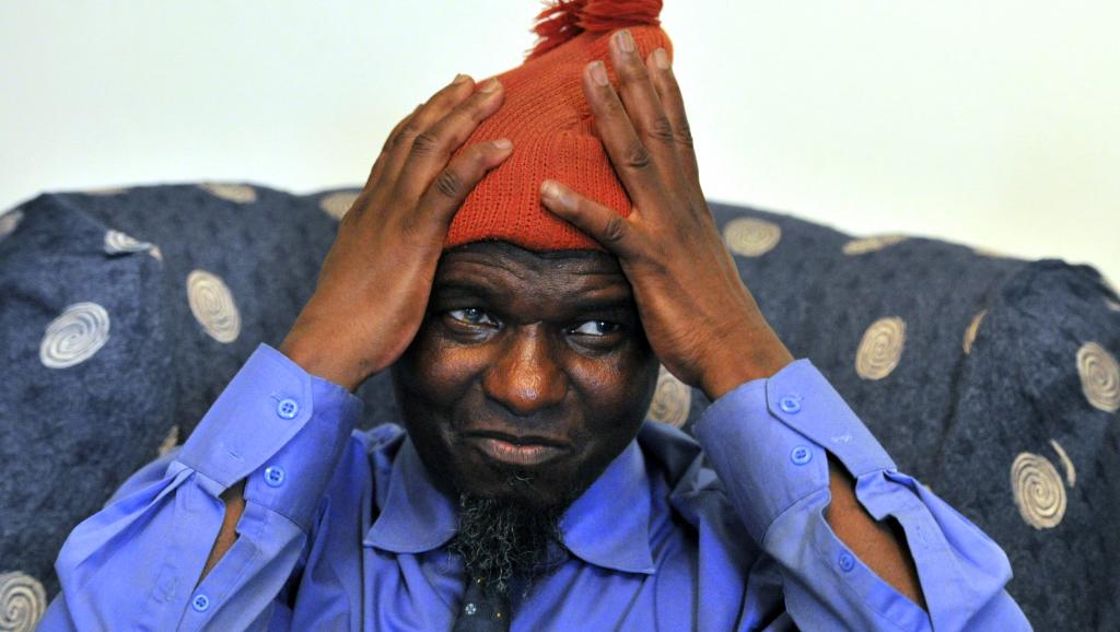Kumba Yala, ici en 2012, avec son fameux bonnet rouge. AFP PHOTO/ ISSOUF SANOGO