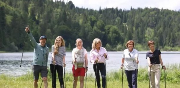 Pourquoi cette photo des Premières dames au G7 fait jaser: “Hors du temps”