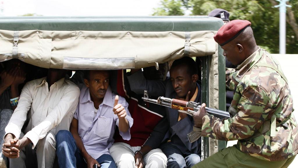 Des réfugiés somaliens arrêtés à Nairobi, le 7 avril 2014. REUTERS/Thomas Mukoya