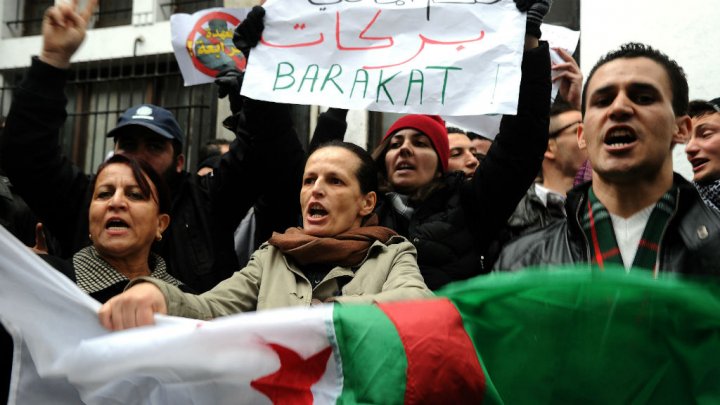 Le collectif algérien Barakat tente une procédure de destitution contre Bouteflika