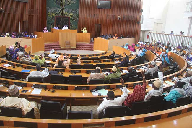 Macky Sall demande au gouvernement à procéder rapidement à la réhabilitation l’Assemblée nationale 