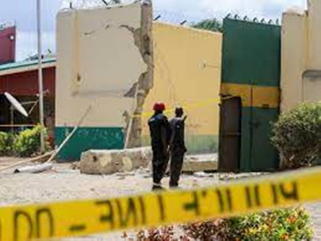 Nigéria: près de 900 détenus dont des jihadistes s’évadent d’une prison après une attaque