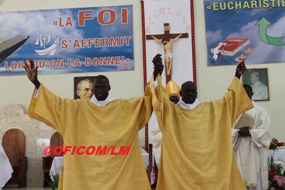 Le Cardinal Sarr a ordonné deux diacres de la Congrégation du Saint Sacrement