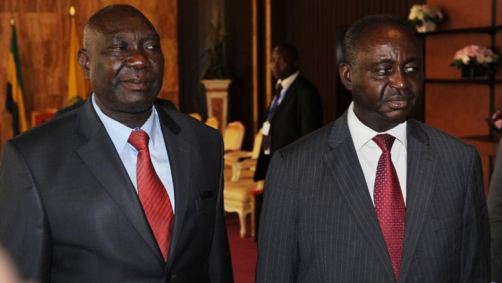 Le président centrafricain François Bozizé (à droite) et le représentant de la Seleka Michel Djotodia, le 11 janvier 2013 à Libreville, au Gabon.AFP PHOTO / STEVE JORDAN