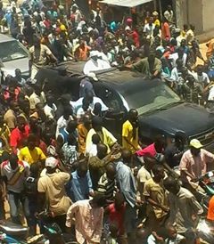En images Kaolack: Abdoulaye Wade acceuilli par un bain de foule