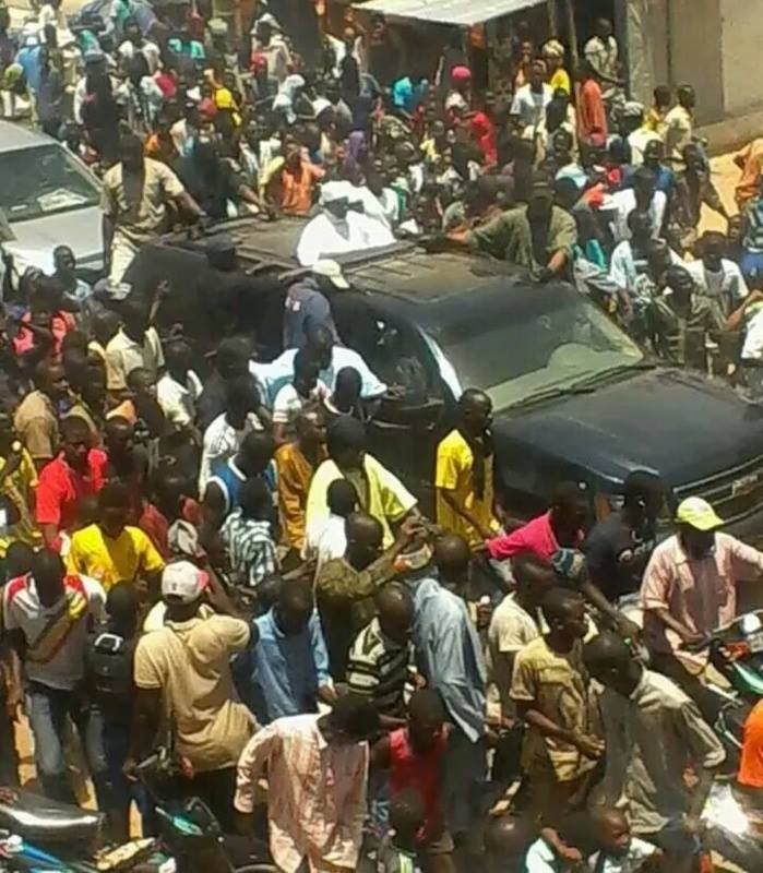 En images Kaolack: Abdoulaye Wade acceuilli par un bain de foule