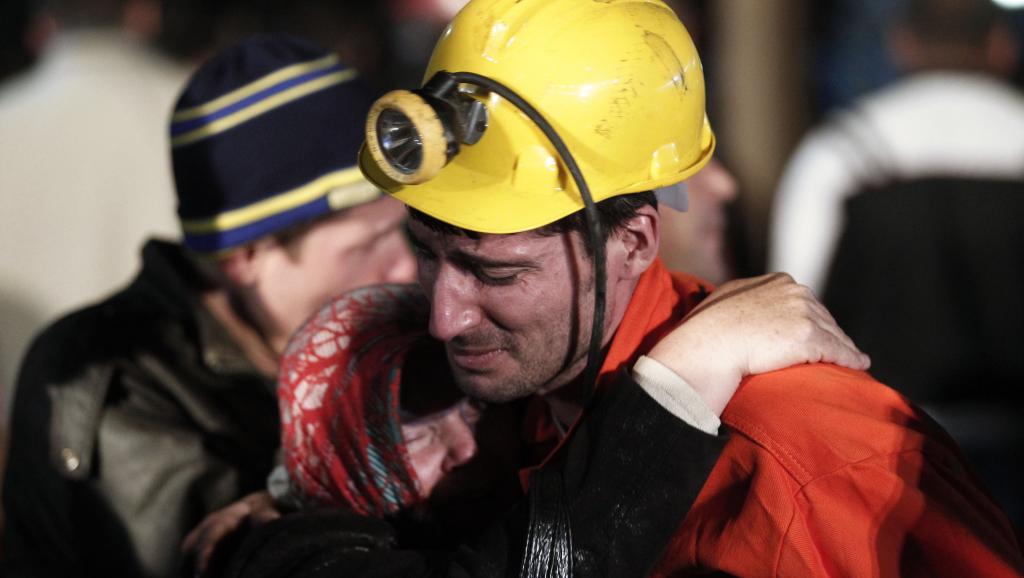 Un mineur rescapé de l'accident survenu dans la mine de charbon de la Soma Komur, dans l'ouest de la Turquie, ce mardi 12 mai. REUTERS/Osman Orsal