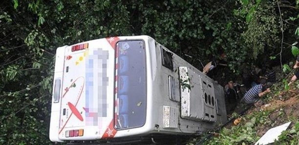 Kenya: un car de voyageurs chute d'un pont, une trentaine de morts