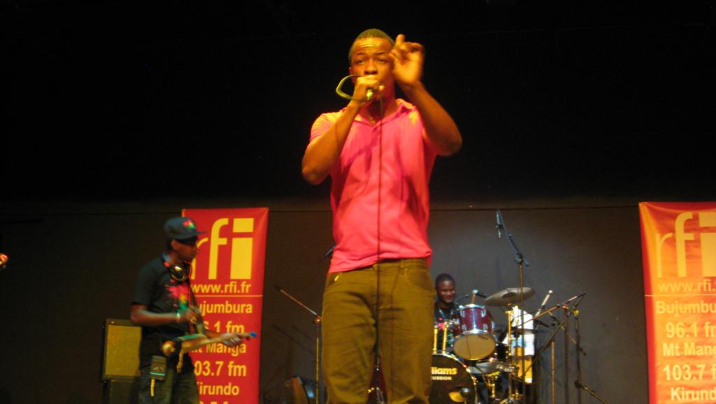Smarty était sur la scène de l'Institut culturel français à Bujumubura, au Burundi, ce jeudi 15 mai. RFI/ Sonia Rolley