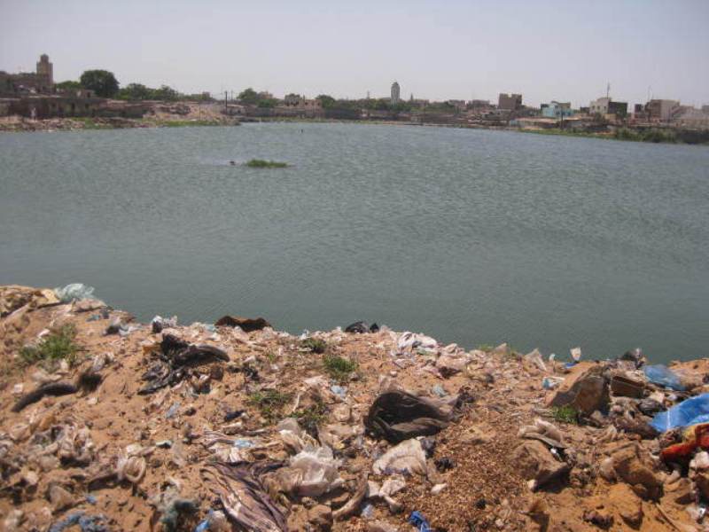 Guédiawaye : le cadavre d’une femme découvert dans le bassin de rétention secoue Médina Gounass