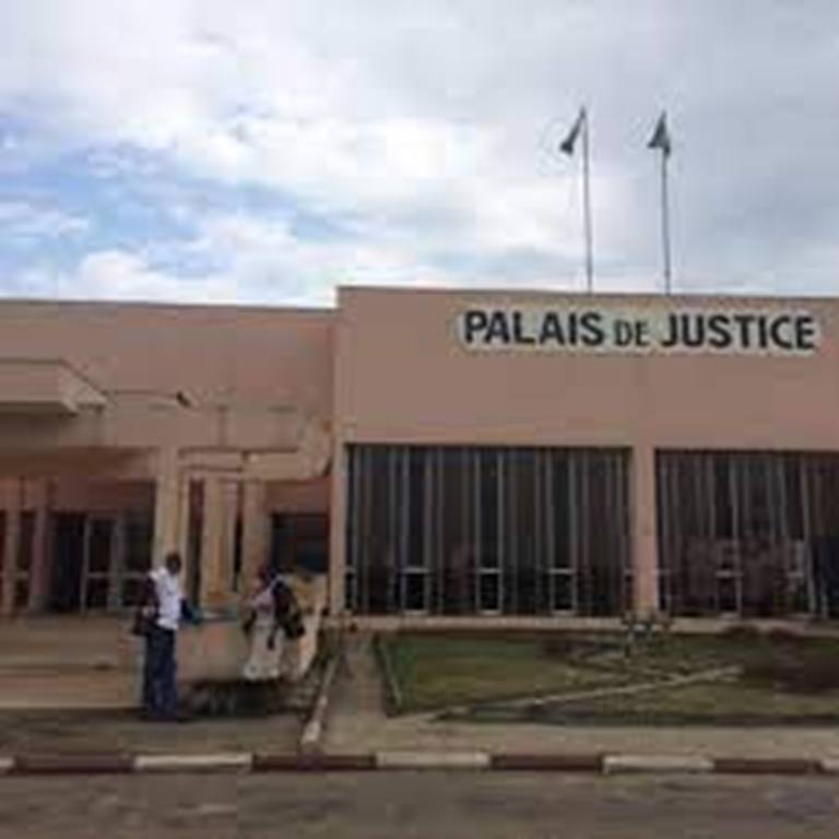 Gabon: Ike Ngouoni, l’ex-porte-parole d'Ali Bongo, condamné à 8 ans de prison