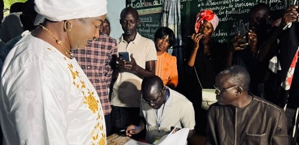 #Legislatives2022 _Kaolack : Aminata Touré, tête de liste de BBY, battue dans son bureau de vote