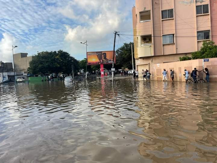 Inondations à Dakar : une capitale hybride (Pape Sadio THIAM)