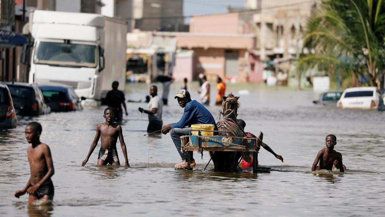 Inondations : Macky Sall exige "un nouveau programme d’investissements massifs en matière d’assainissement avant décembre 2022"