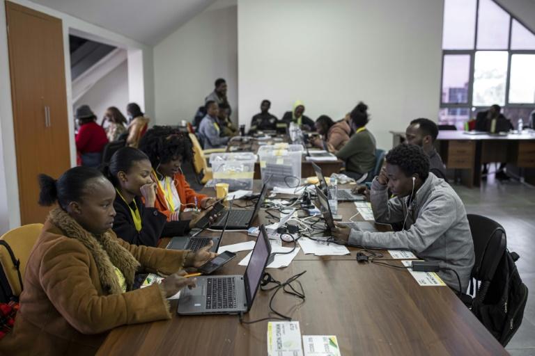 Présidentielle au Kenya : le dépouillement continue, "inquiétude" face à la désinformation