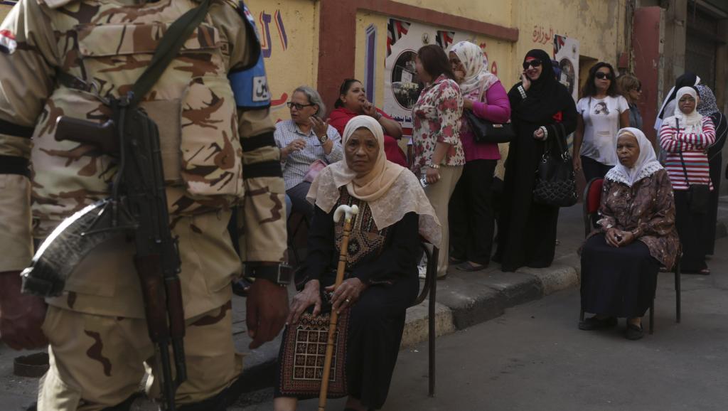 Les queues se sont formées devant les bureaux de vote en Egypte pour l'élection présidentielle des 26 et 27 mai, ici au Caire.